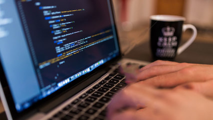 1024程序員節(jié) | 安徽新華電腦專修學院 軟件與網(wǎng)絡(luò)技術(shù)的創(chuàng)新開發(fā)之路